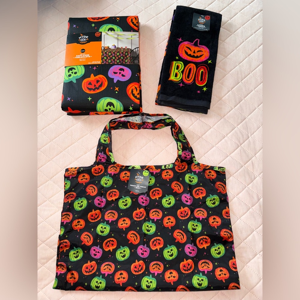 Target Hyde & Eek Boutique Pumpkin Tablecloth, Hand Towels & Bag